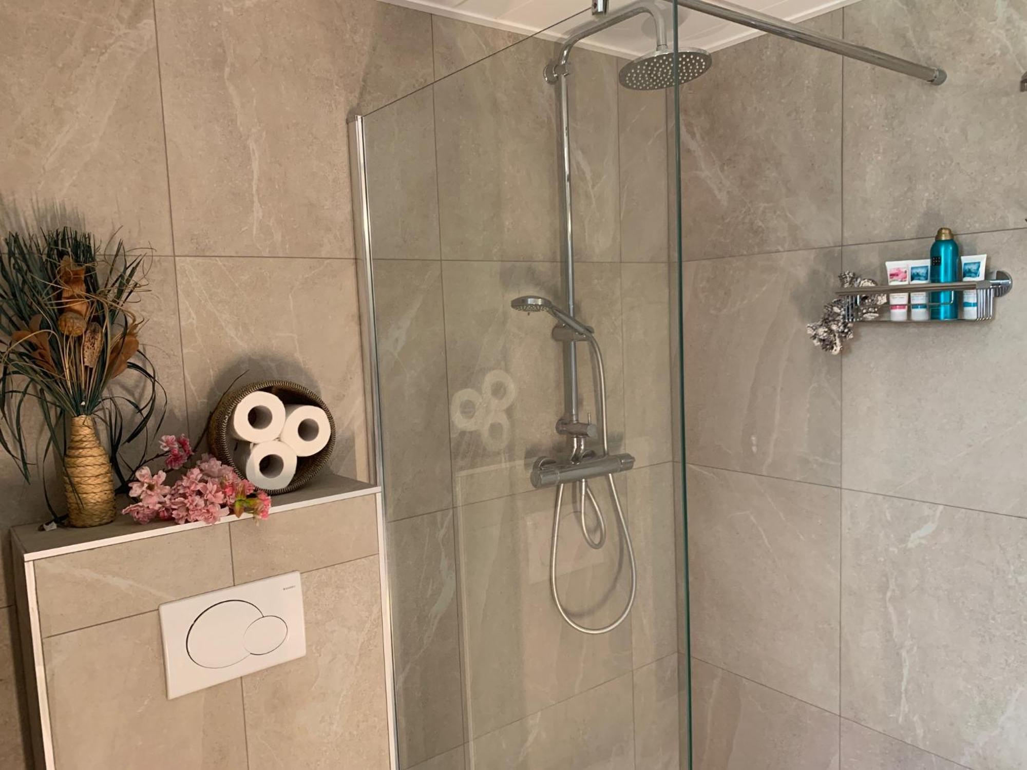 Romantisch Wellness Appartement Met Prive Hottub Sauna Gamesroom Den Ham Экстерьер фото